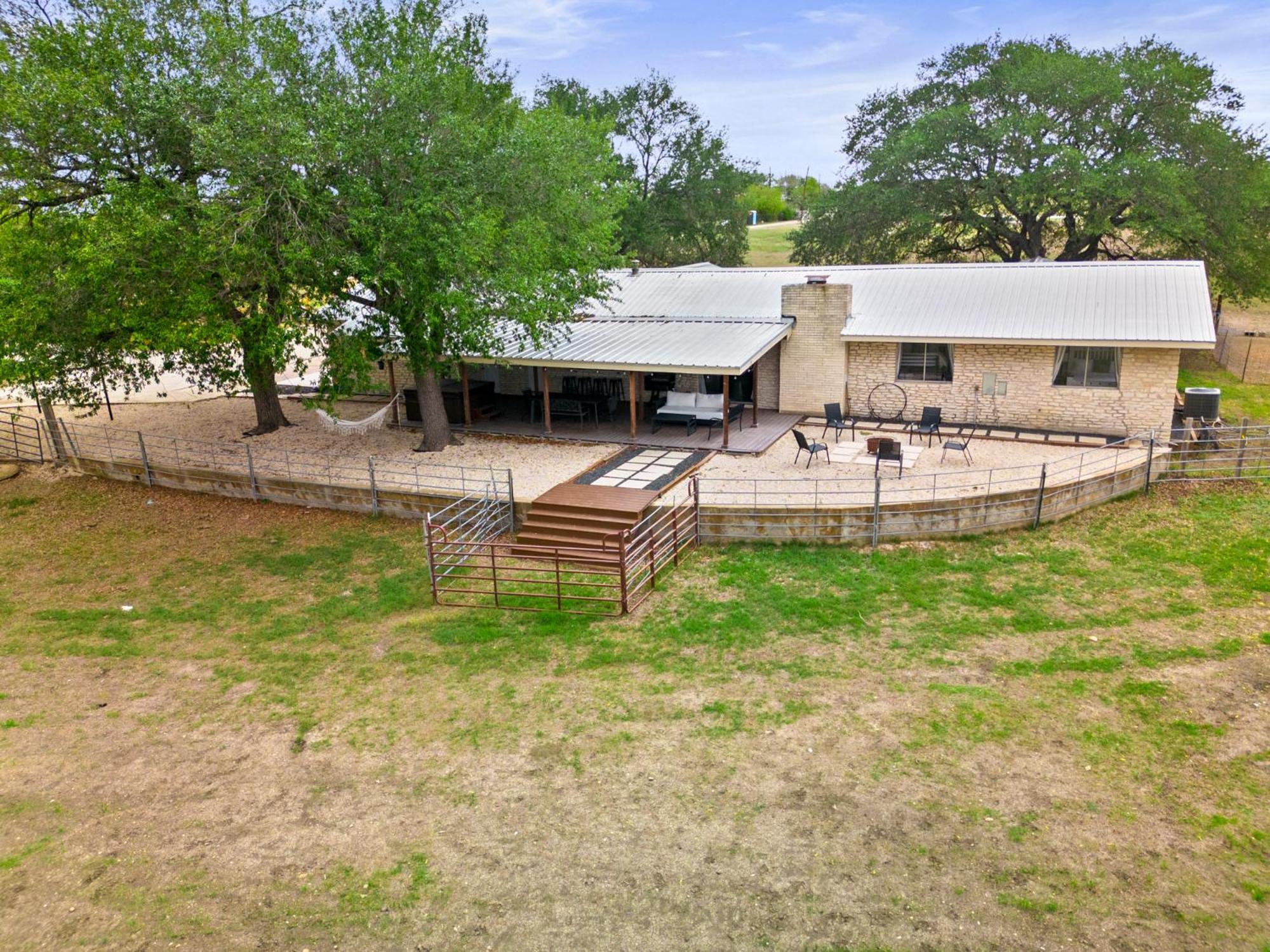 Farm Retreat With Jacuzzi, Fire Pit, Mini Goats, Mini Ponies And Mini Cows Villa San Marcos Bilik gambar