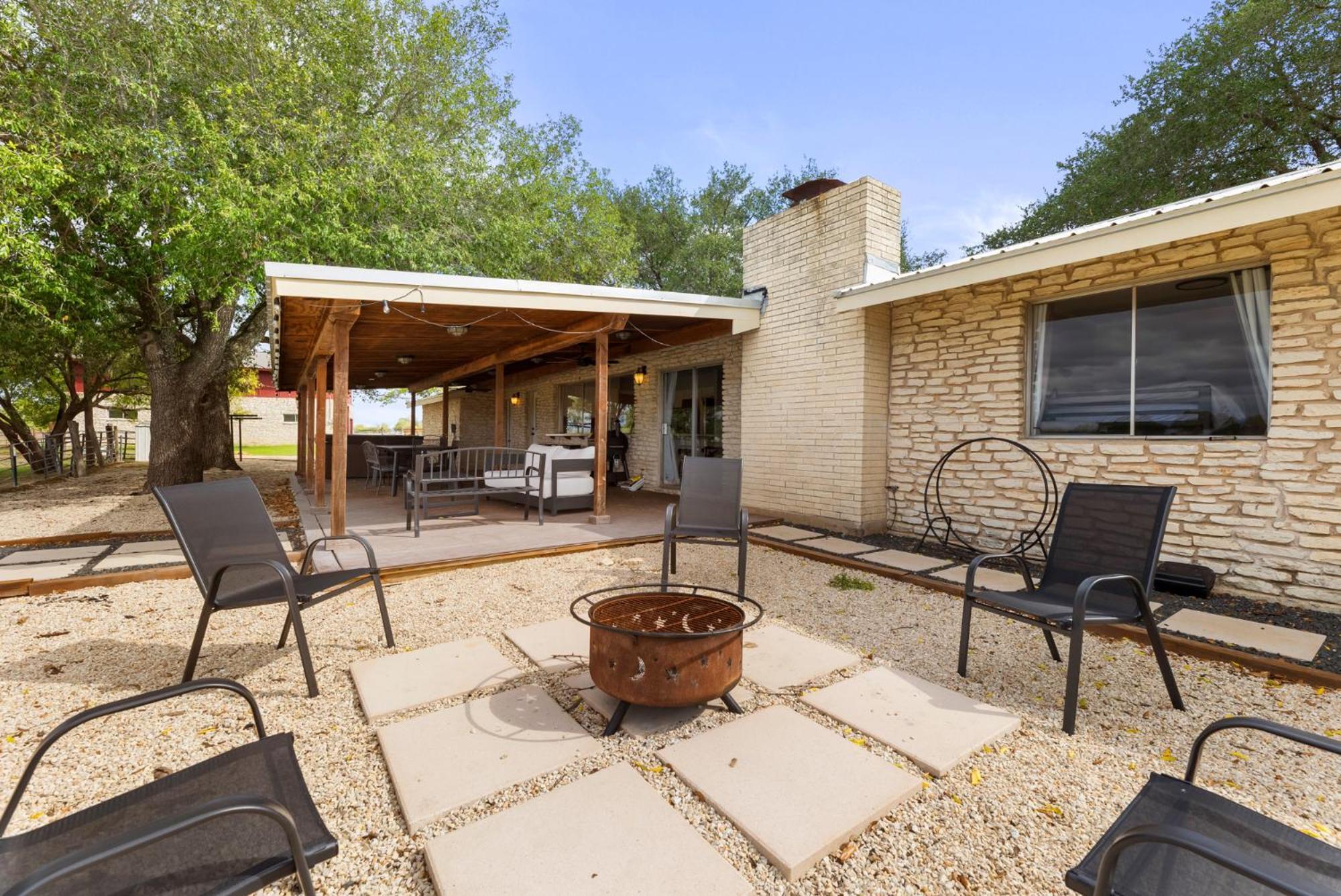Farm Retreat With Jacuzzi, Fire Pit, Mini Goats, Mini Ponies And Mini Cows Villa San Marcos Bilik gambar