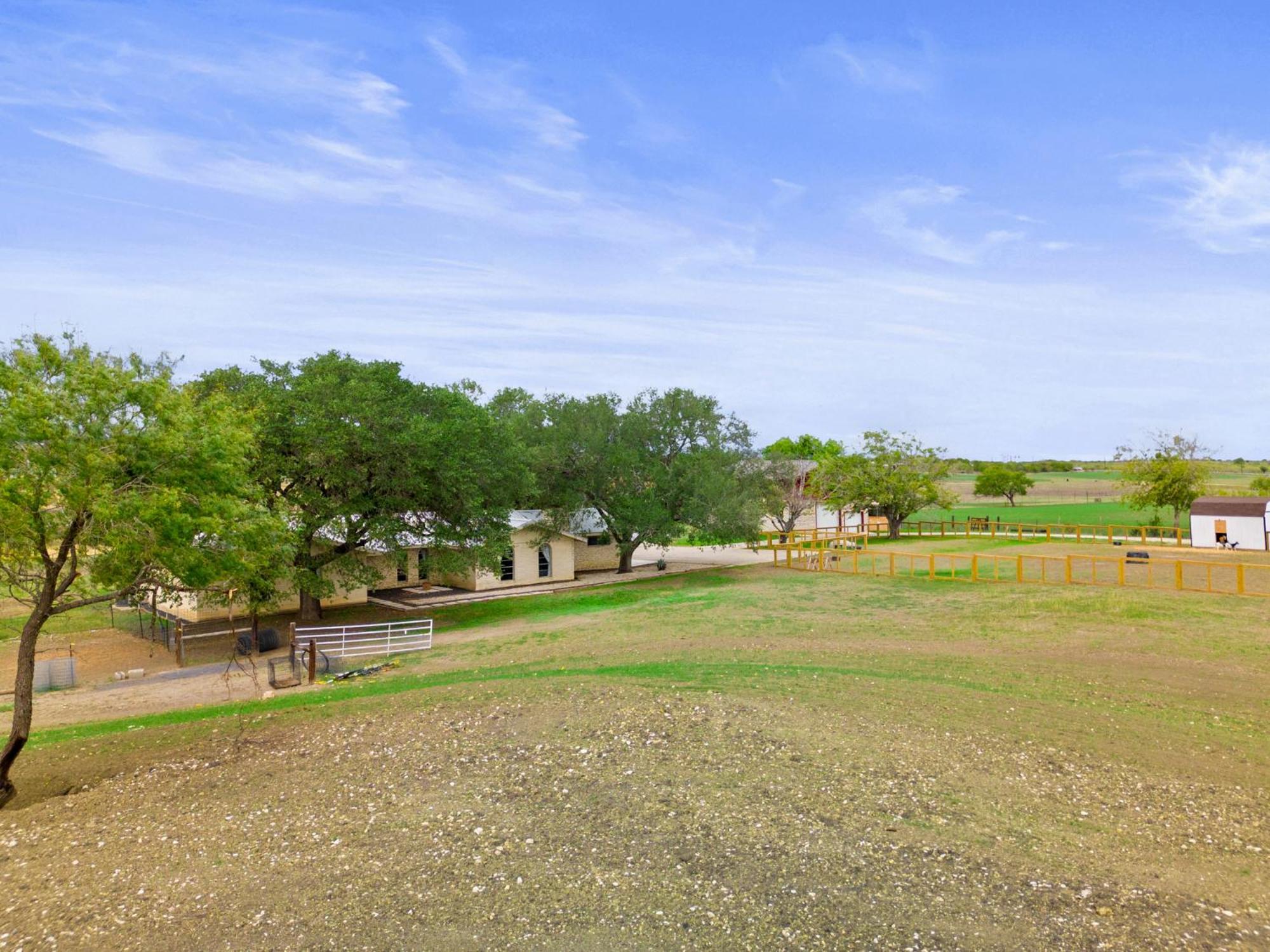 Farm Retreat With Jacuzzi, Fire Pit, Mini Goats, Mini Ponies And Mini Cows Villa San Marcos Bilik gambar